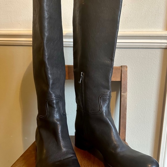 PRADA Leather Riding Boots (Black) with a Partial side
Zipper closure. - Picture 7 of 8